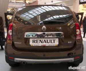 Renault DUSTER вид сзади