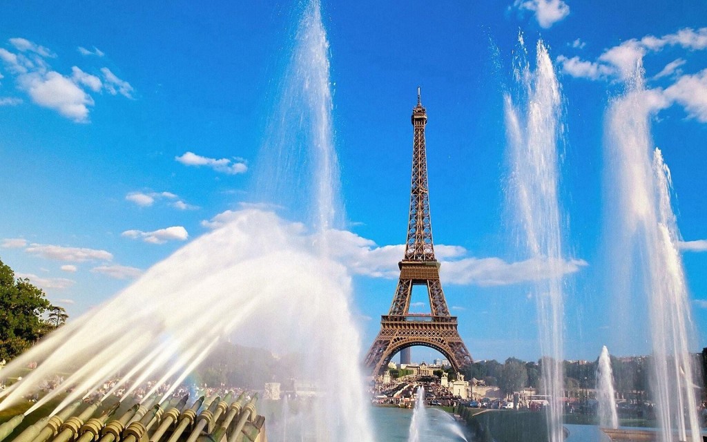 Eiffel-Tower-Paris-nature-architecture-Classic_1920x1200
