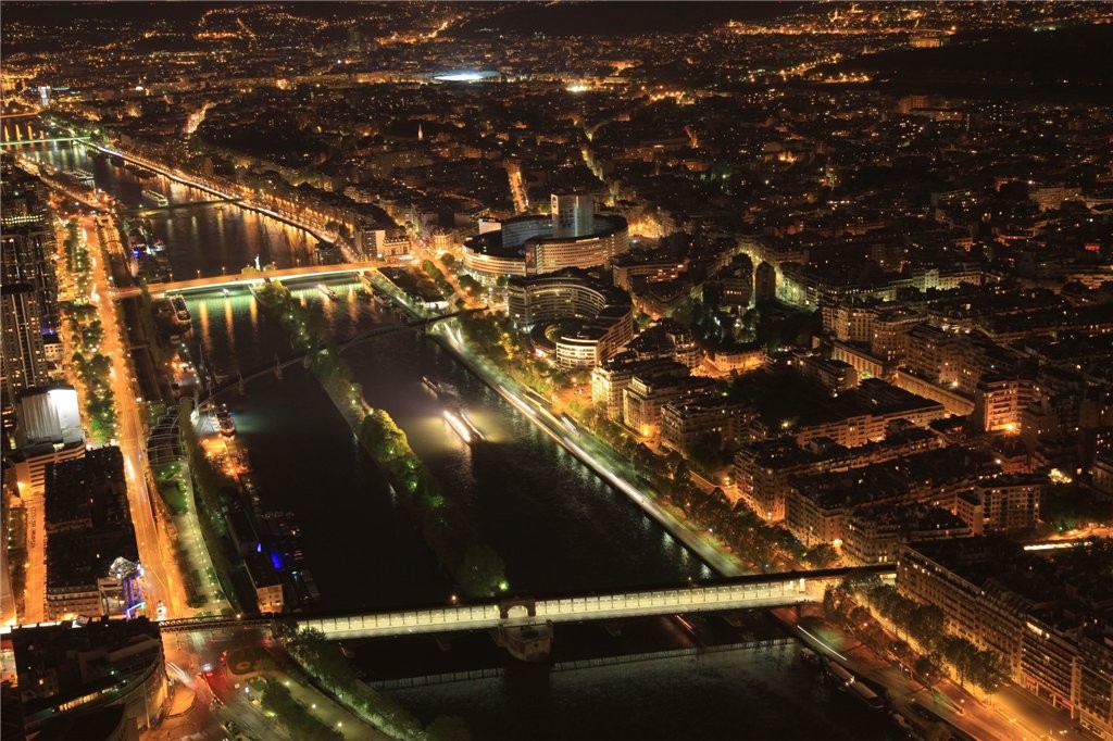 Paris_Look_from_Eifel_at_night_1
