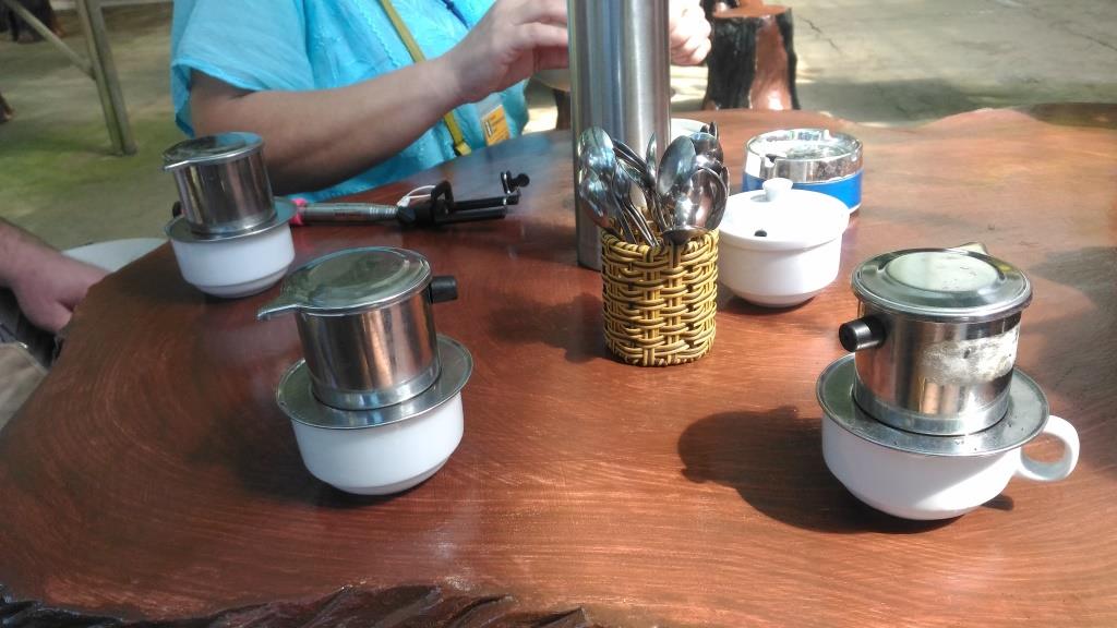 Дегустация кофе в Далате на водопаде Пренн стоит 50000 донгов. Если купите кофе - бесплатно