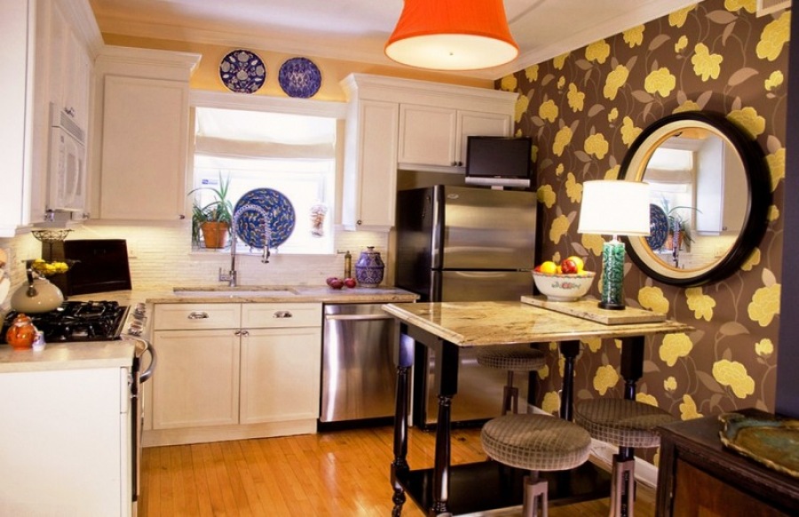 В маленьких кухнях очень важно продумать цветовую гамму, чтобы она создавала простор и объем.