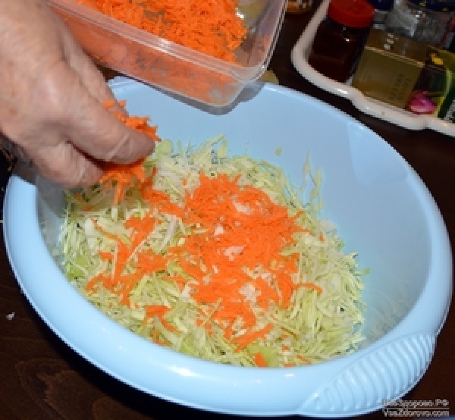 Как быстро и вкусно солить капусту в банке: рецепты приготовления