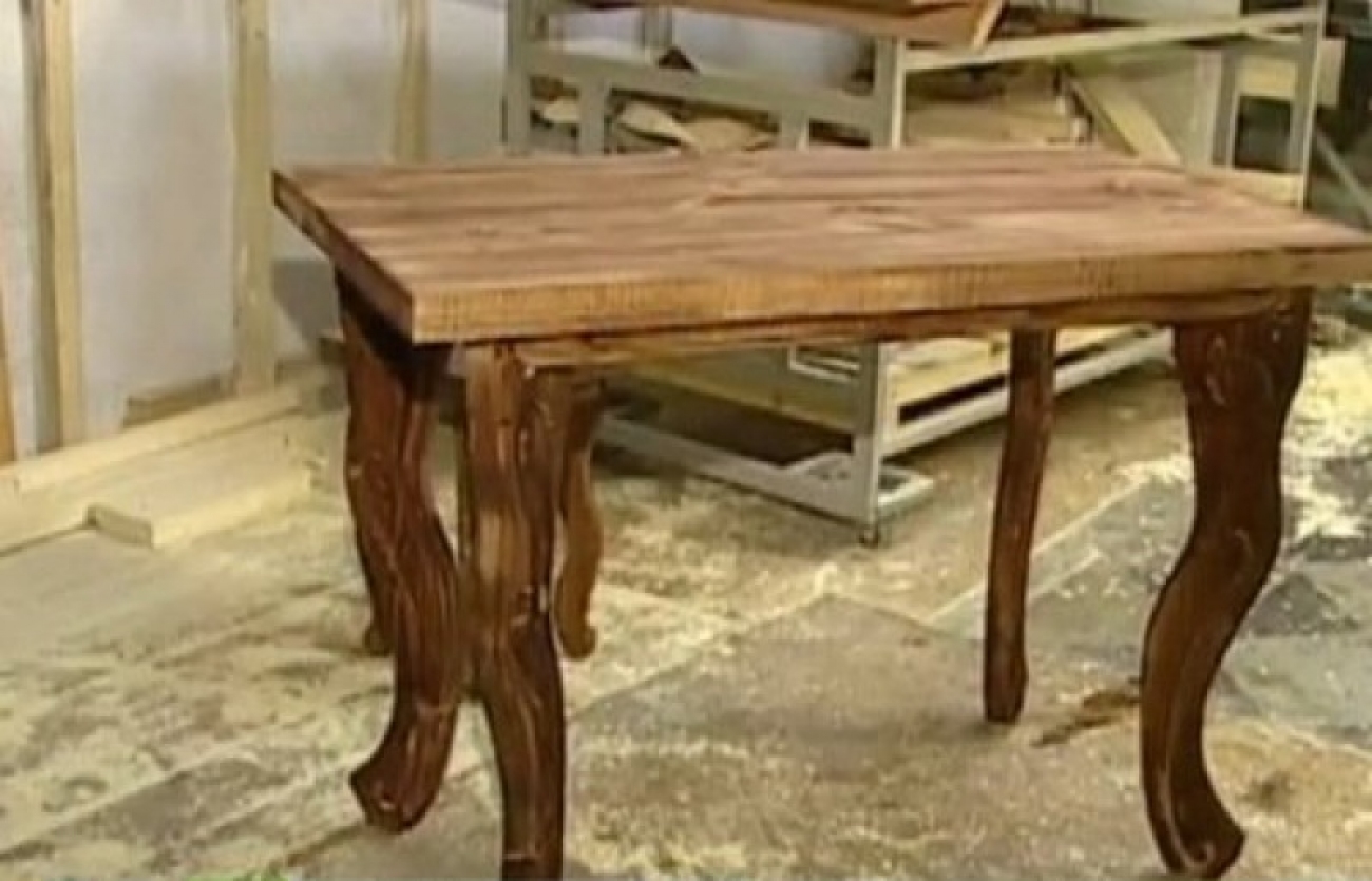 сделать самому стол из дерева на кухню