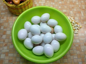 Яйца в миске